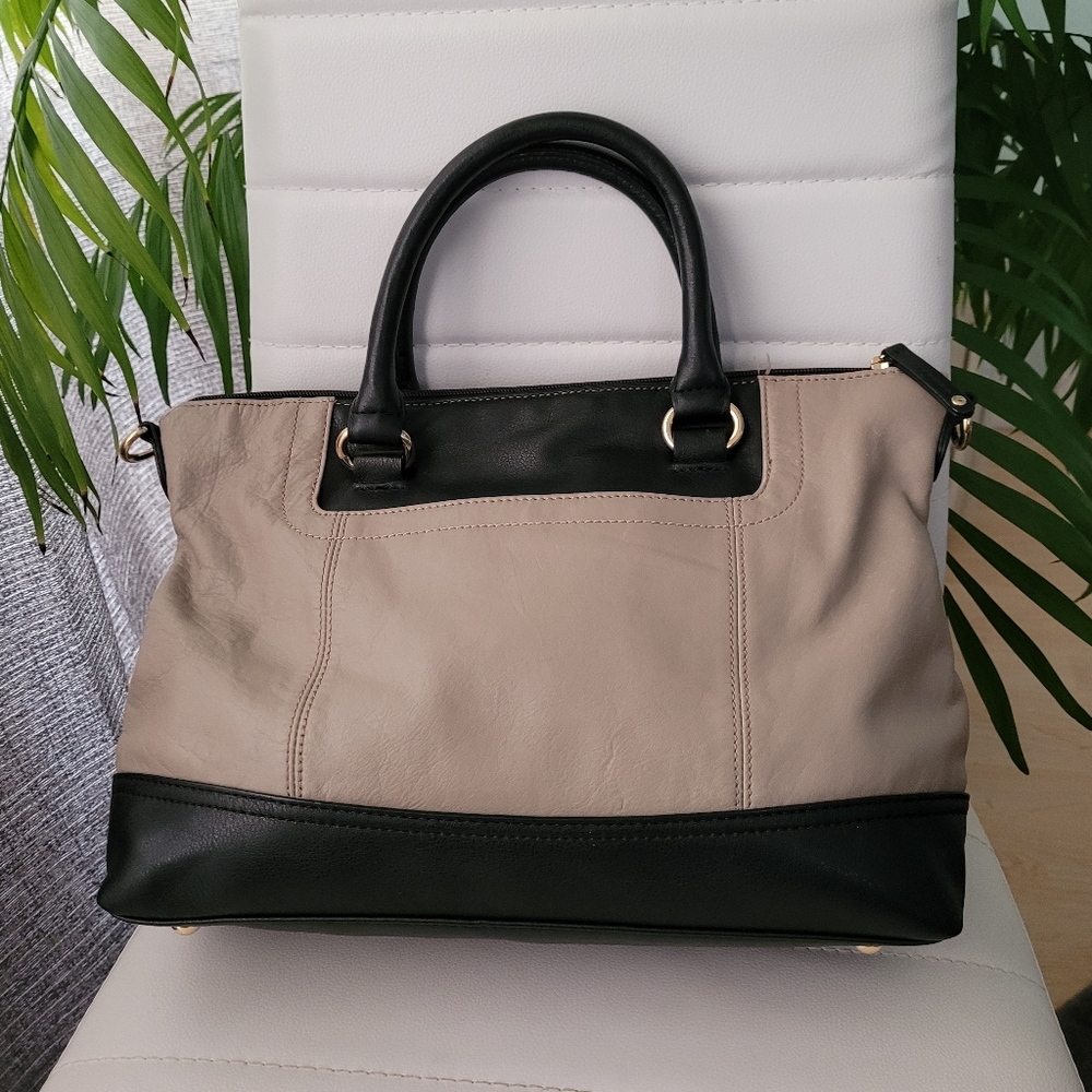 Tignanello Handbag ❤ - Picture 2 of 7
